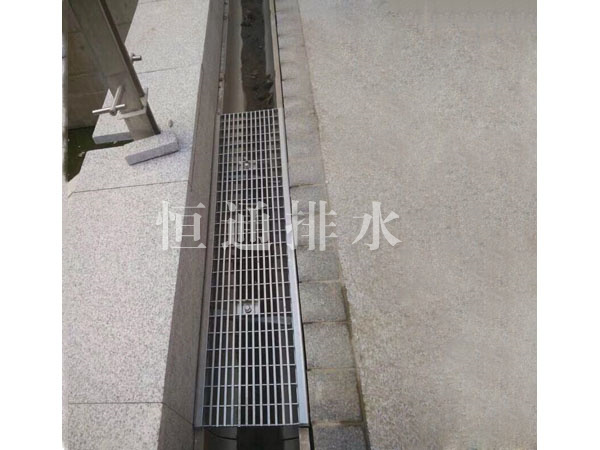 不銹鋼格柵鋪裝效果.jpg