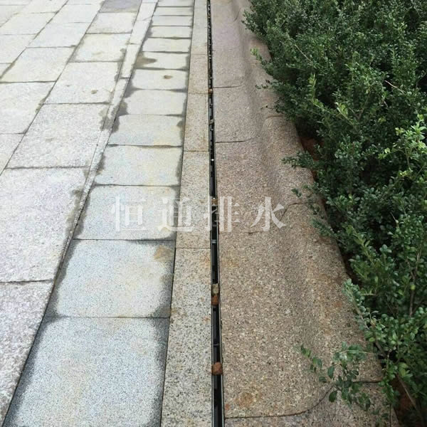 線(xiàn)型排水溝施工工程案例1.jpg